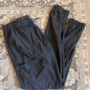 Women’s dark grey jogger scrub pants.